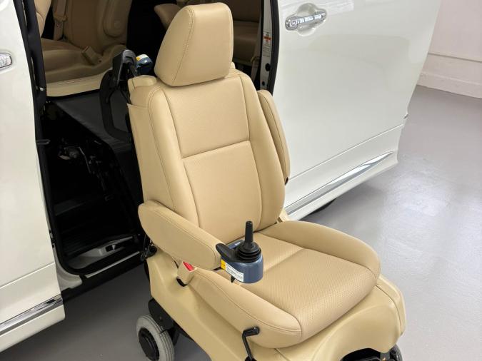Vellfire 3.5 Welcab - Image 8